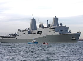 USS_New_York_in_the_Hudson_River_200911-620x460